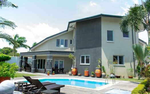 3 Bedroom Luxurious House (+ 2 Bedroom Outhouse) for Sale in Community 10, Tema